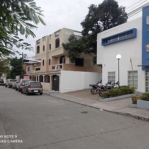 Hospedaje Atarazana Ξενοδοχείο Γκουαγιακίλ Exterior photo