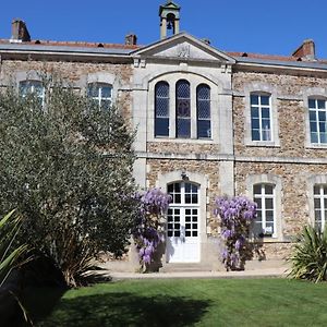 La Maison D'Olivier Bed and Breakfast Mesnard-la-Barotière Exterior photo