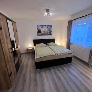 Schoene Helle Ferienwohnung 64Qm Mit Kingsize Bett, Smart-Tv, Wlan Und Sehr Ruhige Lage Ερφούρτη Exterior photo