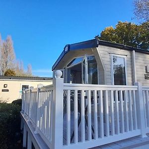 Family Breaks At Rockley Park With Prosecco And A Box Of Chocolates On Arrival Βίλα Poole Exterior photo