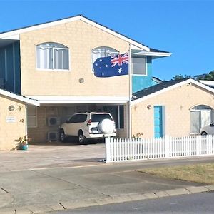 Palm Beach Guest House Rockingham Exterior photo