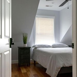 Queen Bed - Boston - Rm 2 Διαμέρισμα Stoneham Exterior photo