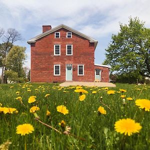 Farmhouse Broad Brook: Comfort & Charm. Βίλα East Windsor Exterior photo