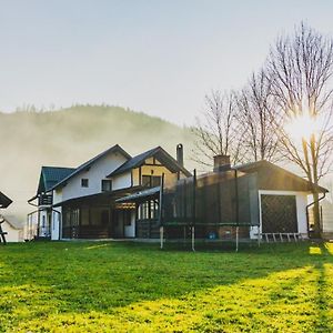 Casa Cristina Ξενοδοχείο Fundu Moldovei Exterior photo