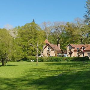 Gite Dans Un Domaine Historique Βίλα Chevreuse Exterior photo