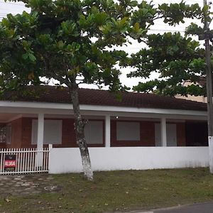 Quartos A Duas Quadras Da Praia E Proxima A Ilha Do Mel Ξενοδοχείο Pontal do Paraná Exterior photo