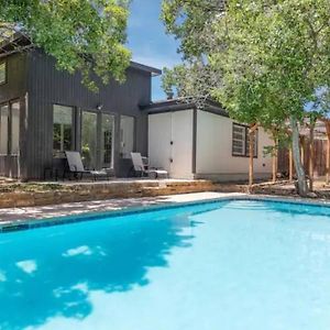 Large Home With Pool, Game Room Irving Exterior photo