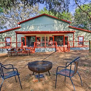 Peaceful Helotes Cabin Fire Pit, 9 Mi To Old Town Βίλα Exterior photo