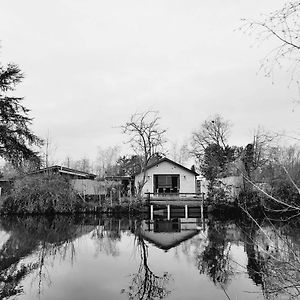 Rustig Gelegen Chalet Kapeki Met Tuin Aan Het Water Βίλα Geel Exterior photo