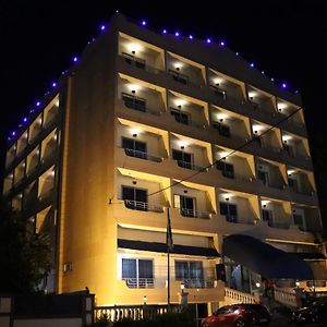 Maple Leaf Korean Hotel Άκρα Exterior photo