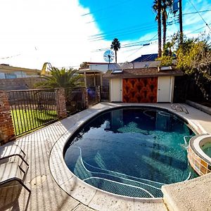 Newer Ranch With Pool And Hot Tub Near The Strip And Freemont Street. Βίλα Λας Βέγκας Exterior photo