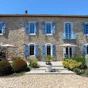 La Maison Du Bonheur Bed and Breakfast Ausson Exterior photo