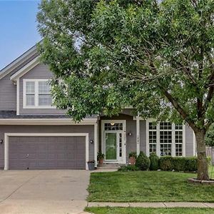 Private 2 Bedrooms, 1 Bath & Living Room Space - Shared Kitchen With Residents Gardner Exterior photo