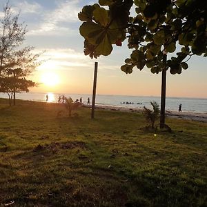 Private Beach House With Sunset View @ Kuala Penyu Sabah Ξενοδοχείο Kampong Tidong Exterior photo