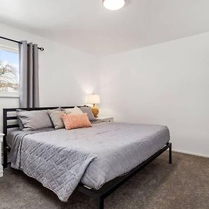 Bright & Modern Flat - King Bed - Near Downtown Διαμέρισμα Mount Clemens Exterior photo