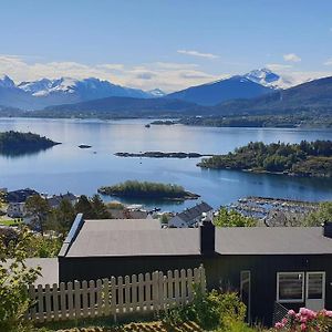 Lovely Townhouse With Nice View Βίλα Ålesund Exterior photo