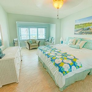 Gorgeous Ocean Views! Welcome To Bella Breeze! Beachfront 2Br 2Ba Διαμέρισμα Sion Farm Exterior photo