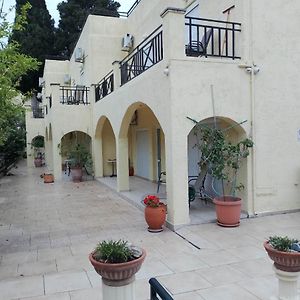 Villa Mandarin Grove Alyanoe Φόδελε Exterior photo