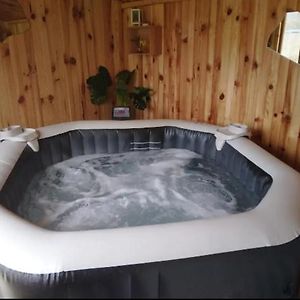 Maison Calme Avec Jacuzzi Privatif Βίλα Hure Exterior photo