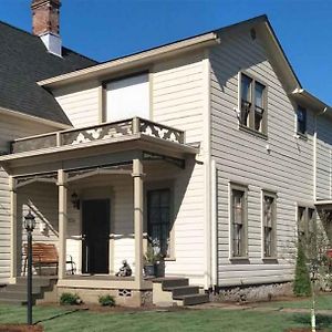 Historical John Rast House Circa 1875 Ξενοδοχείο Roseburg Exterior photo