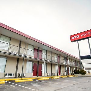 Oyo Hotel Hutchinson Ks West 4Th Ave Exterior photo