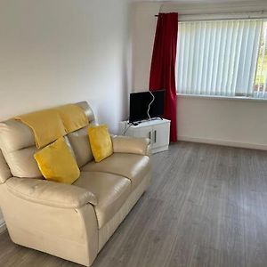 3 Bed Sleep 6, Bootle/Aintree Βίλα Bootle  Exterior photo