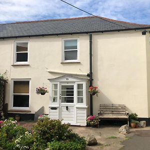 Traditional Cottage In Harbour Town Of Watchet Exterior photo