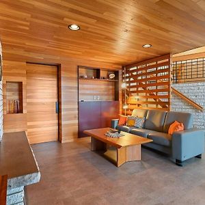 Modern Style Lakefront Retreat Βίλα Stevens Point Exterior photo