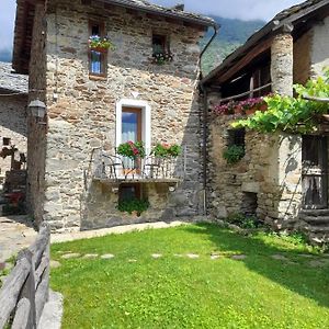 Bed & Breakfast La Crotta Bed and Breakfast Pont-Saint-Martin Exterior photo