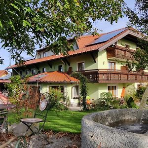 Pension Holzapfel Ξενοδοχείο Sankt Georgen im Attergau Exterior photo