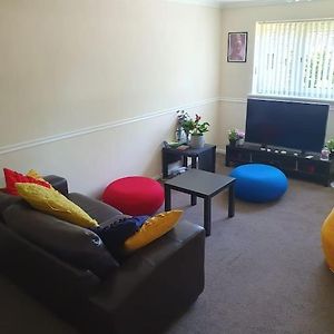 1Bedroom Flat Wt Ext Sofa Chair Χόρσαμ Exterior photo