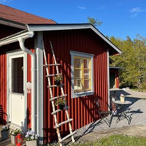 Loves Bondgard Bed and Breakfast Sparreholm Exterior photo