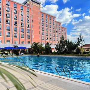 Golden Peacock Hotel Μπλαντάιρ Exterior photo