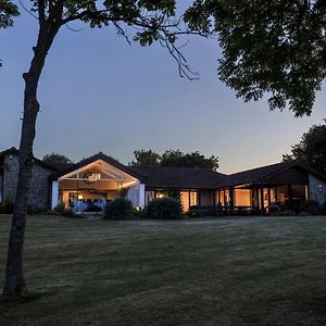 Kingsley Lake View & Paddocks - A Group Retreat With Hot Tub, Sports Bars & Spectacular Lake Views In The Mendip Hills Aonb Βίλα Chew Stoke Exterior photo