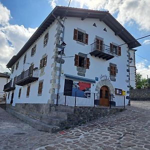 Posada De Oitz Ξενοδοχείο Oiz Exterior photo