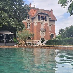 Chateau Mezger Bed and Breakfast Albefeuille-Lagarde Exterior photo