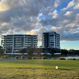 Signature Waterfront Apartments Χρυσή Ακτή Exterior photo