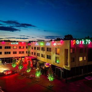 Grape Town Hotel - Park79 Ζιελόνα Γκόρα Exterior photo