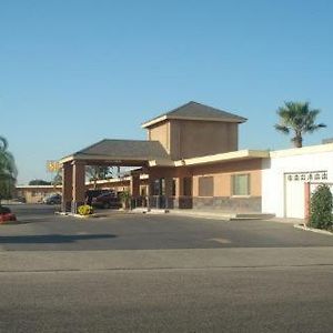 Village Inn Tulare Exterior photo