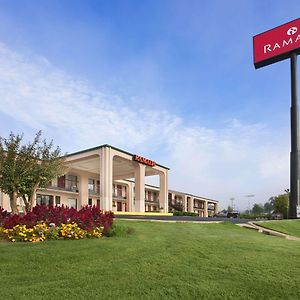 Ramada By Wyndham Pelham Ξενοδοχείο Exterior photo