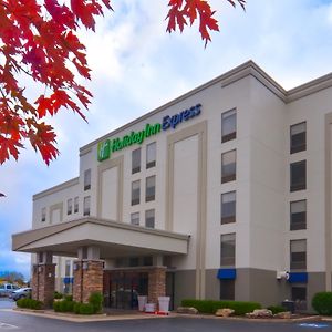 Holiday Inn Express & Suites Fayetteville University Of Arkansas Area, An Ihg Hotel Exterior photo