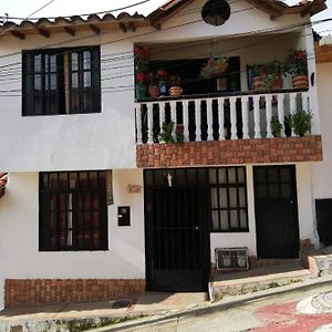 Hostal En La 17 Ξενοδοχείο Socorro Exterior photo