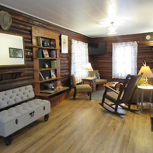 Comfy Log Cabin In Walking Distance Of Downtown Βίλα Cody Exterior photo