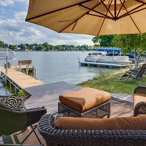 Okauchee Lake Vacation Rental With Boat Dock! Oconomowoc Exterior photo