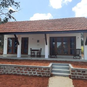 Moni Farm House Wilpattu Ξενοδοχείο Nochchiyagama Exterior photo