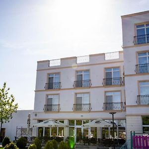 Unique Garden Hotel Βραΐλα Exterior photo