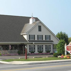 Country Living Inn Λάνκαστερ Exterior photo