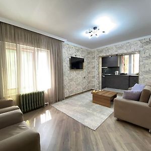 2-Room Studio Apartment Near Azadliq Metro Station Μπακού Exterior photo