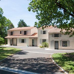 Le Clos Des Lilas Bed and Breakfast Graves-Saint-Amant Exterior photo