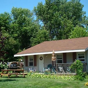 Lynns Cottage At Heron Ledge Plattsburgh Exterior photo